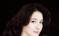 배우 이영애 '가장 예쁜 얼굴 가진 스타' 2위…1위는?