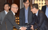 [포토]국민연금기금운영위원 참석하는 문형표 장관