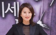 김희애도 YG로…연기자 '대어' 잇단 영입 YG에는 누가?