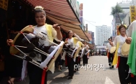 [포토]'잠깐 장사는 내려두고' 