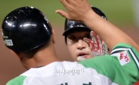 [포토]김성현, '추가 1타점 하이파이브'