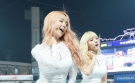 [포토] 스텔라, 밀착 원피스 속 뽀얀 각선미