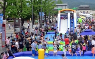[포토]물놀이장으로 변신한 광화문거리