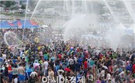 [포토]장흥 물축제 지상최대 물싸움 피서객 인기 폭발