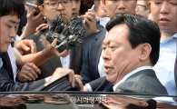 [포토]인상 찌푸린 신동빈 롯데 회장