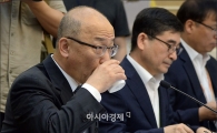 [포토]물 마시는 문형표 보건복지부 장관