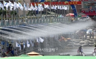 [포토]장흥 물축제 시원한 분수 피서객들 인기