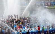 [포토]무더위엔 시원한 장흥 물축제가  최고여~