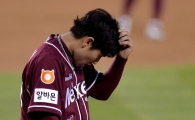 [포토]자책하는 김택형, '실책이라니..'
