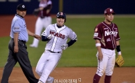 [포토]민병헌, '룰루라라~ 싹쓸이 3루타!'
