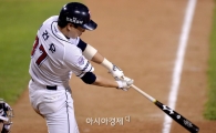 [포토]박건우, '추가 1타점 적시타!'