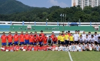 [포토]전 축구국가대표선수단과 연예인축구단의 친선경기