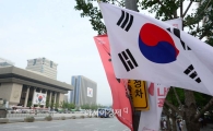 [포토]광복절 앞두고 태극기 물결 