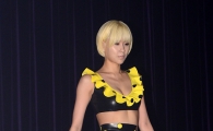[포토] 스테파니, 비키니 같은 무대의상 