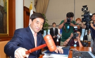 [기준금리 동결]"위안화 영향 복합적…더 지켜봐야" 이주열 일문일답