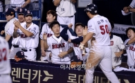 [포토]김현수, '추가 득점 성공이야'