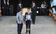 故 이맹희 회장 빈소…일반인 통제 속 오너일가 속속 모여