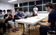 [포토]기자회견하는 KCC 김민구