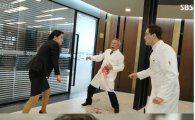 '용팔이'배해선, 김태희 죽이려는 병원장 칼로 찌르며 분노