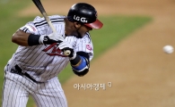 [포토]사구 맞는 LG 히메네스