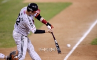 [포토]우전 적시타 치는 LG 손주인