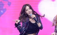 [포토] 소녀시대 윤아, 파격적인 망사 스타킹