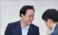 [포토]악수하는 이병석·정문헌