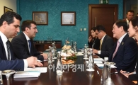 [포토]최경환-터키 경제부총리 양자회담