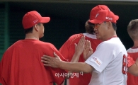 [포토]김용희 감독, '김광현, 오늘 좋았어'