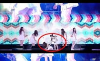 그룹 여자친구, 미끄러운 빗물에 연신 넘어져…"무대 완수하기 어렵네"