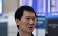 [포토]취재진과 이야기 나누는 이정철 감독