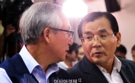 [포토]김대환-이병균, 노동시장 구조개선 관련 쟁점 토론회 참석  '무슨 대화 중?'