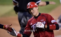 [포토]김원섭, '3루타에 이어 가볍게 득점'