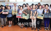 [포토]광주시 동구, 목공예전문가 서랍품은 책꽂이 기부