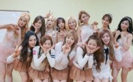 SM, 소녀시대·레드벨벳의 다정한 '자매 인증샷' 공개…사이좋은 선후배