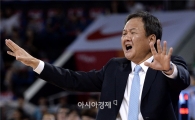 [포토]선수들 독려하는 모비스 유재학 감독