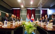 윤병세, 韓외교장관 첫 피지 방문…"국제무대 협력"