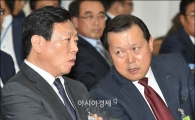 [포토]보고받는 신동빈 회장