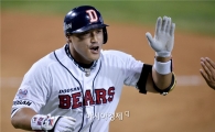 [포토]홍성흔, '역시 만루에는 홈런이지!'