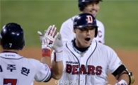 [포토]홍성흔, '만루 홈런으로 분위기 완전히 잡았어'