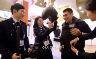 [포토]2015 공직박람회 개최....체험하는 학생들