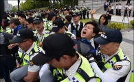 [포토]연행되는 시위자들