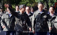 [포토]허창수 전경련 회장, 김용헌 수도방위사령관 대화
