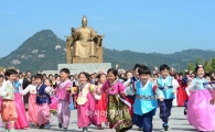 [포토]추석엔 고운 빛깔 한복을 
