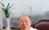 대웅제약 윤영환 명예회장 '존경받는 기업인' 선정 