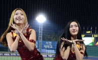 [포토] SK치어리더 '짧아도 너무 짧은 원피스'