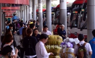 [포토]붐비는 강남고속터미널, 고향가는 시민들