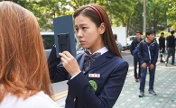 '나의 판타스틱한 장례식' 경수진, 비하인드컷 공개…"청순해라"