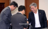 [포토]인사 나누는 임종룡 금융위원회 위원장