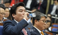 [포토]속 타는 원유철 원내대표